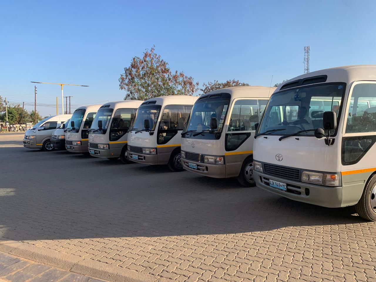 Frota de minibus da Trans Adil alinhada